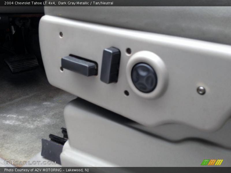 Dark Gray Metallic / Tan/Neutral 2004 Chevrolet Tahoe LT 4x4