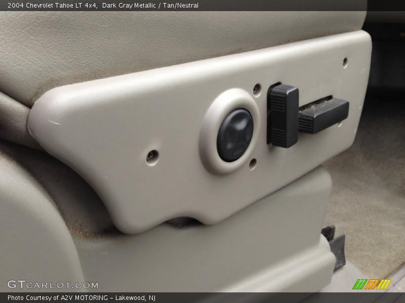 Dark Gray Metallic / Tan/Neutral 2004 Chevrolet Tahoe LT 4x4