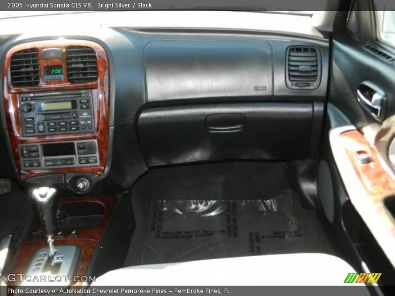 Bright Silver / Black 2005 Hyundai Sonata GLS V6