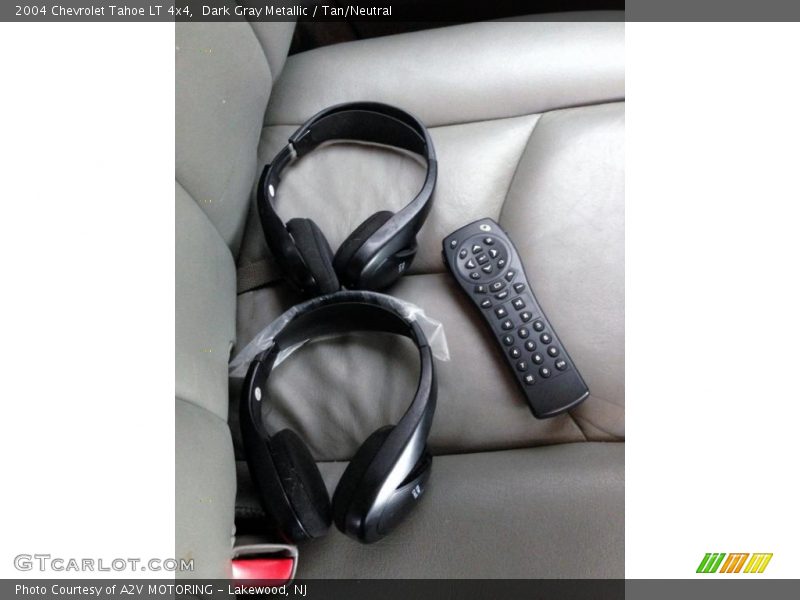 Dark Gray Metallic / Tan/Neutral 2004 Chevrolet Tahoe LT 4x4