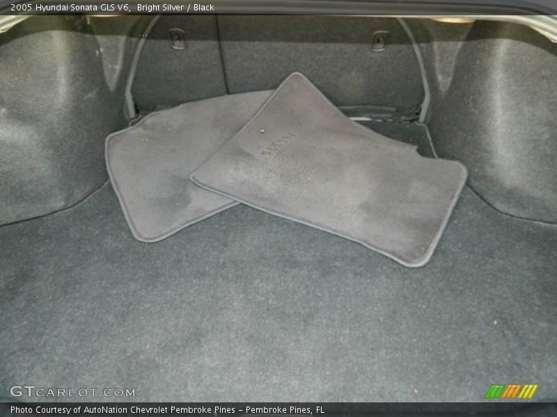 Bright Silver / Black 2005 Hyundai Sonata GLS V6