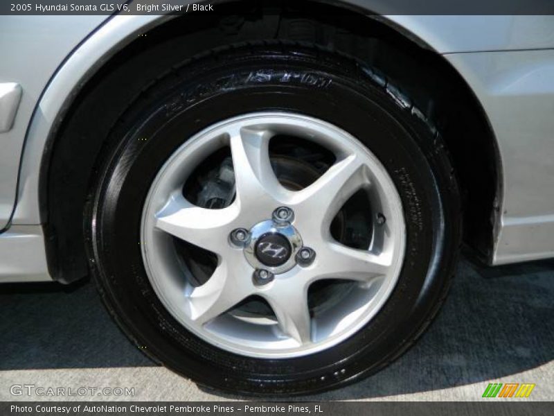 Bright Silver / Black 2005 Hyundai Sonata GLS V6