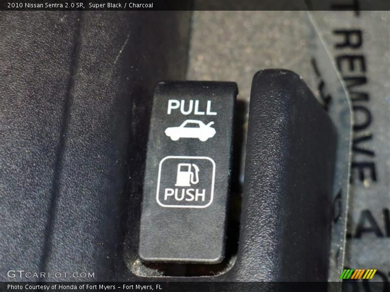 Super Black / Charcoal 2010 Nissan Sentra 2.0 SR