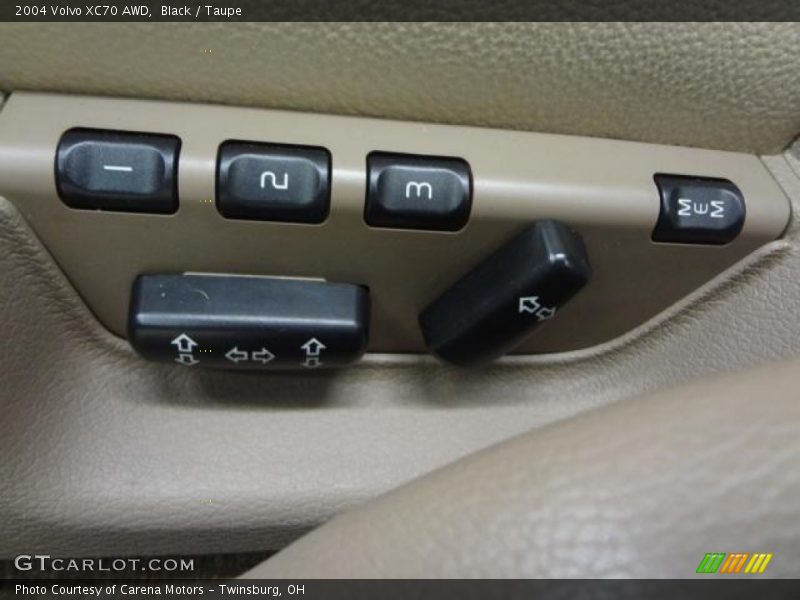 Black / Taupe 2004 Volvo XC70 AWD
