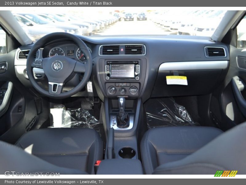 Candy White / Titan Black 2013 Volkswagen Jetta SE Sedan