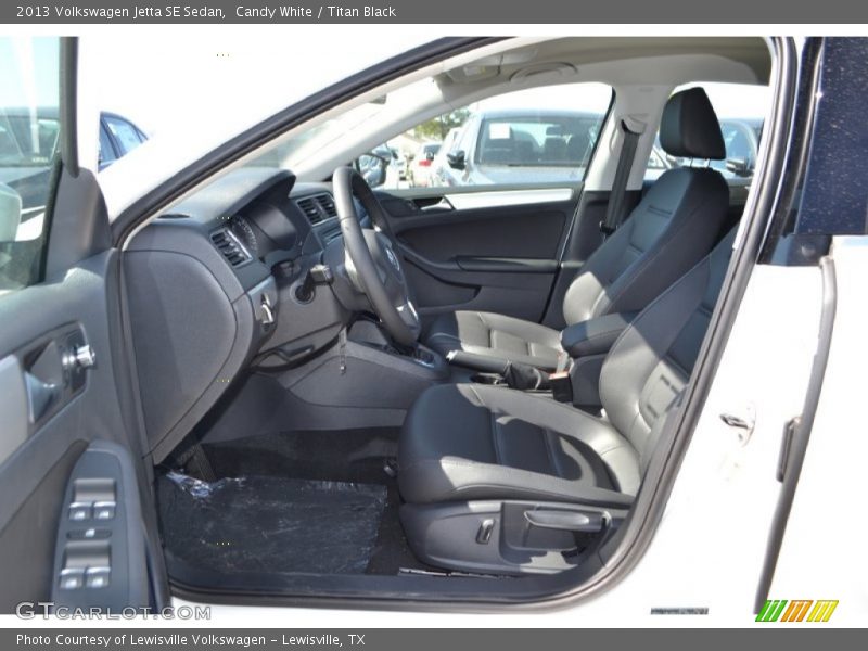 Candy White / Titan Black 2013 Volkswagen Jetta SE Sedan
