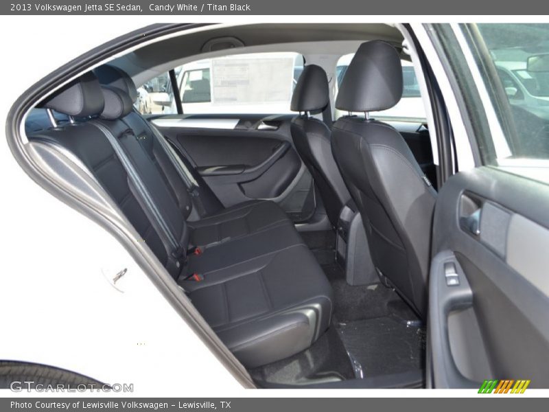 Candy White / Titan Black 2013 Volkswagen Jetta SE Sedan