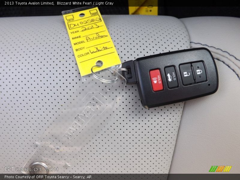 Blizzard White Pearl / Light Gray 2013 Toyota Avalon Limited