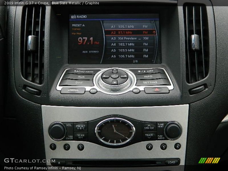 Controls of 2009 G 37 x Coupe