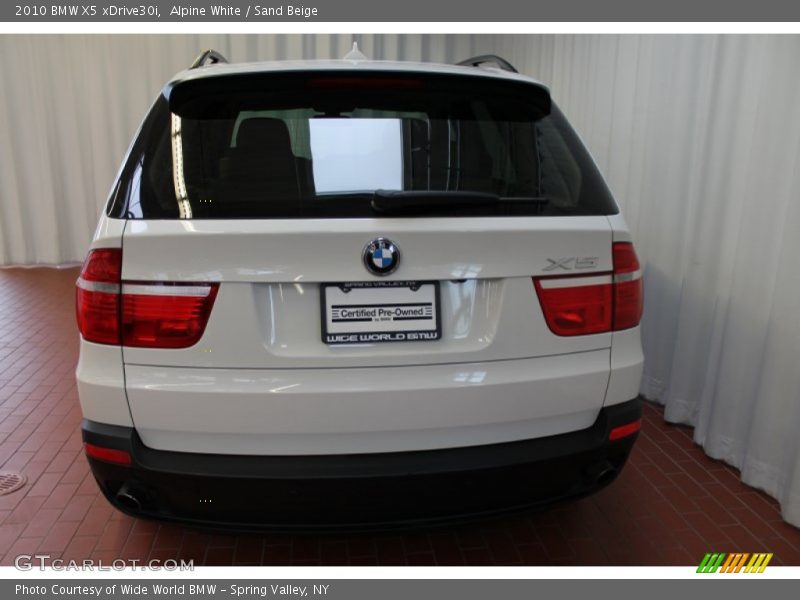 Alpine White / Sand Beige 2010 BMW X5 xDrive30i