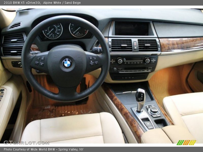 Alpine White / Sand Beige 2010 BMW X5 xDrive30i