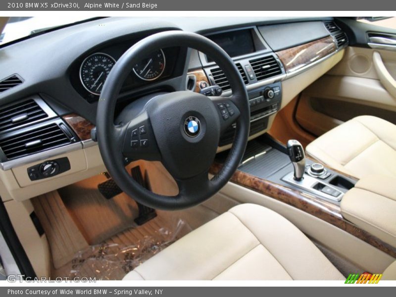 Alpine White / Sand Beige 2010 BMW X5 xDrive30i