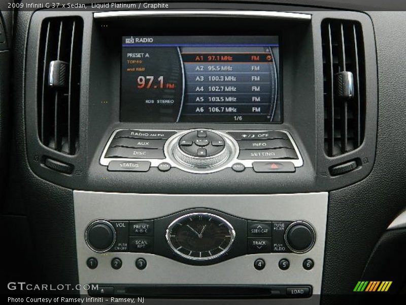 Liquid Platinum / Graphite 2009 Infiniti G 37 x Sedan