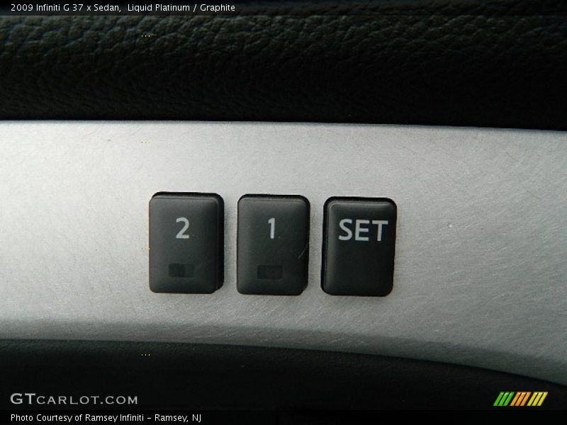 Liquid Platinum / Graphite 2009 Infiniti G 37 x Sedan