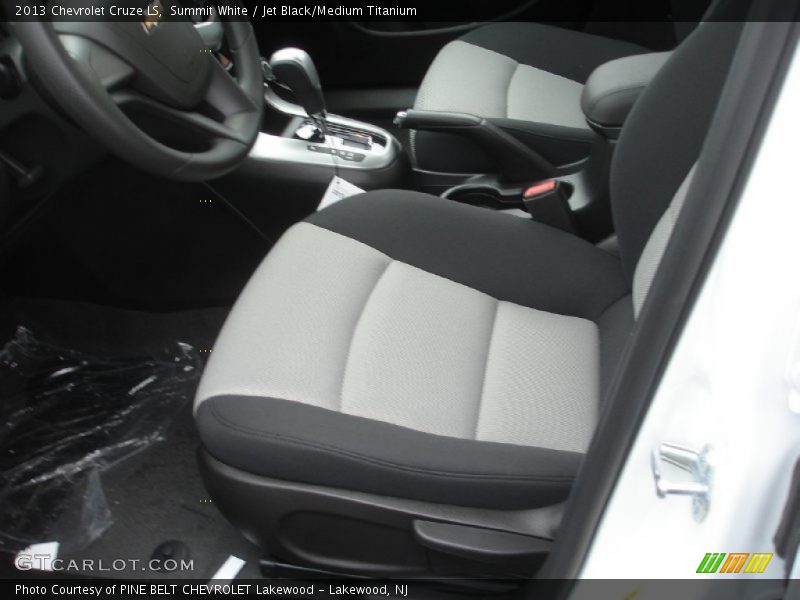 Summit White / Jet Black/Medium Titanium 2013 Chevrolet Cruze LS