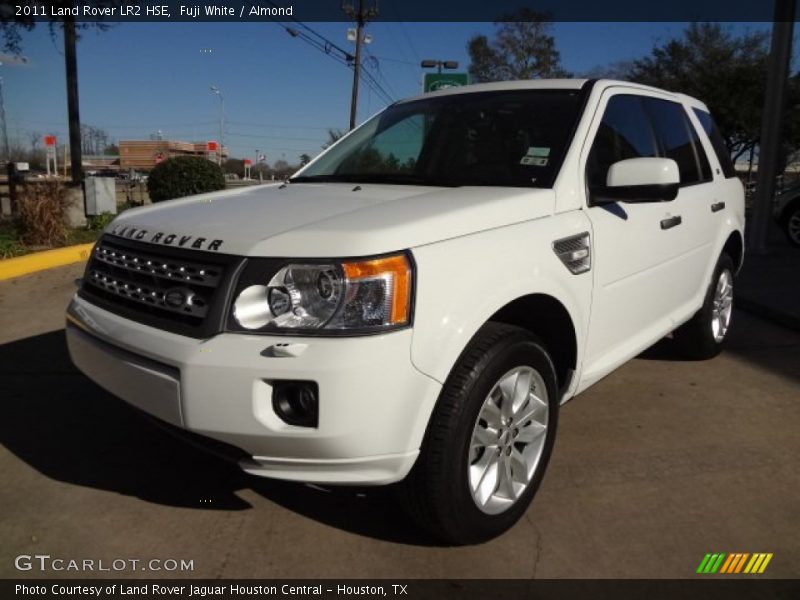 Fuji White / Almond 2011 Land Rover LR2 HSE