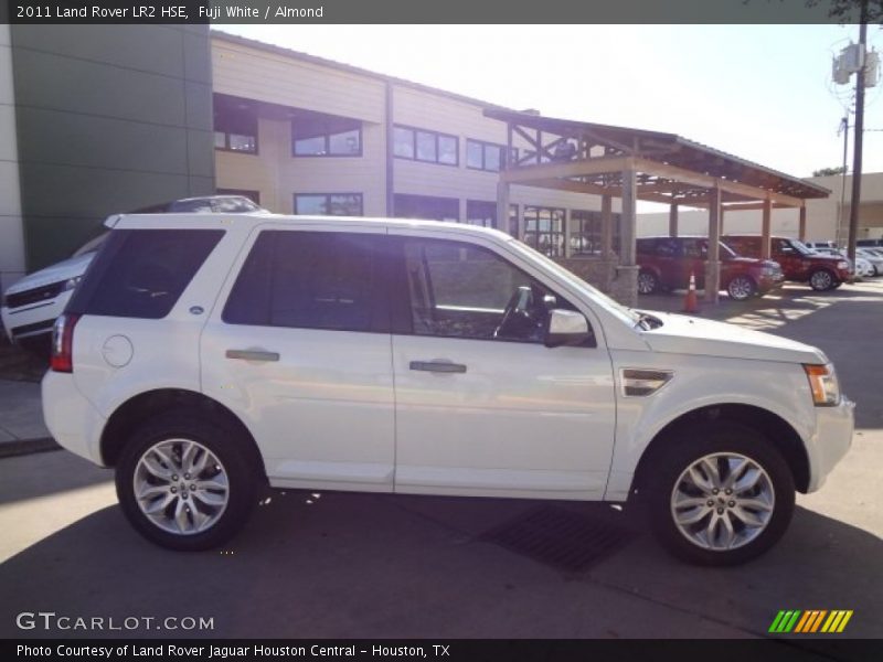 Fuji White / Almond 2011 Land Rover LR2 HSE