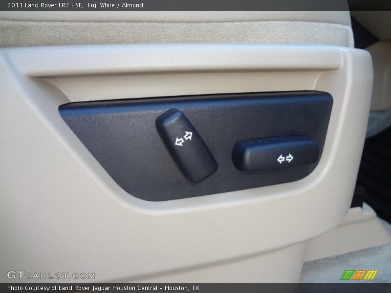 Fuji White / Almond 2011 Land Rover LR2 HSE