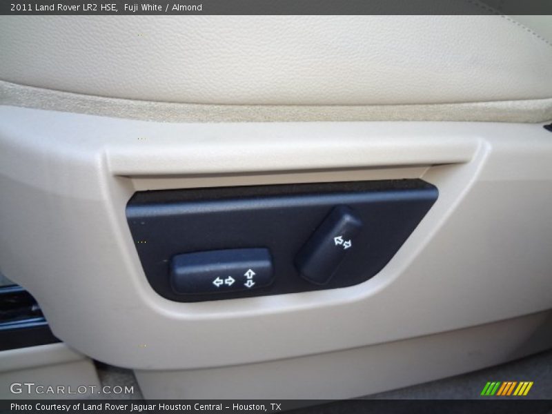 Fuji White / Almond 2011 Land Rover LR2 HSE