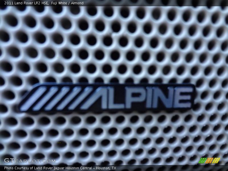 Fuji White / Almond 2011 Land Rover LR2 HSE