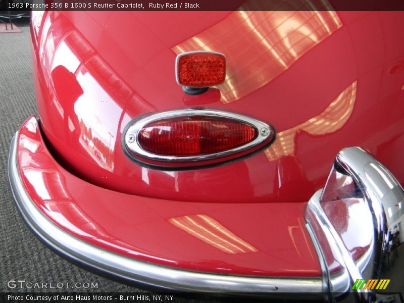 Taillight - 1963 Porsche 356 B 1600 S Reutter Cabriolet