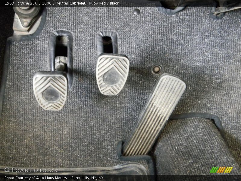 Controls of 1963 356 B 1600 S Reutter Cabriolet