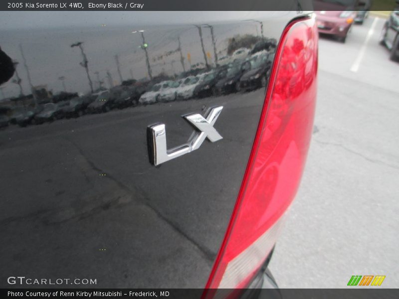 Ebony Black / Gray 2005 Kia Sorento LX 4WD