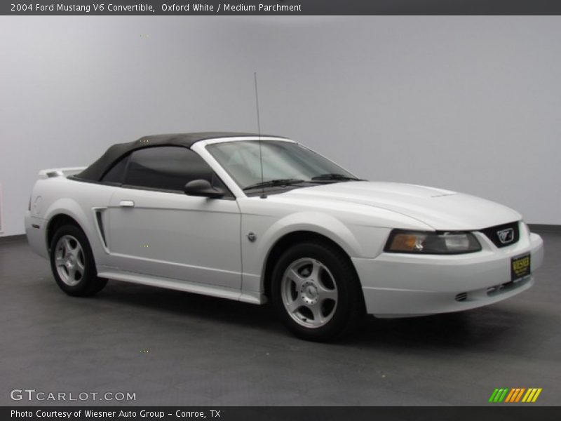 Oxford White / Medium Parchment 2004 Ford Mustang V6 Convertible