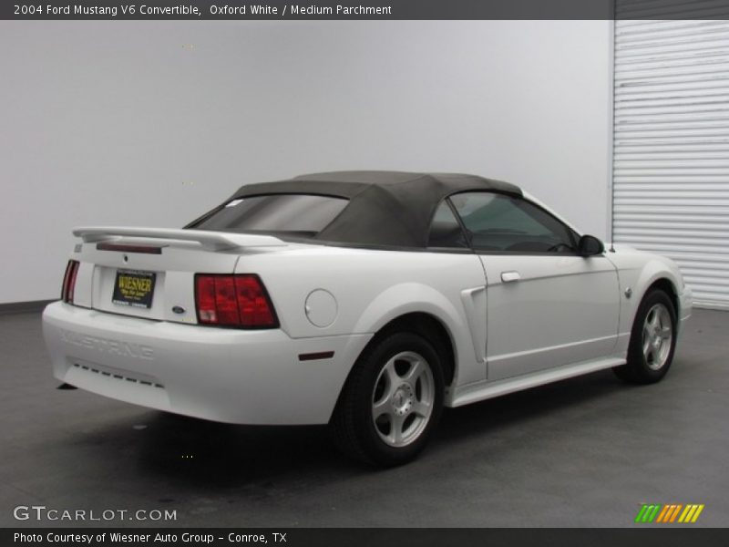 Oxford White / Medium Parchment 2004 Ford Mustang V6 Convertible