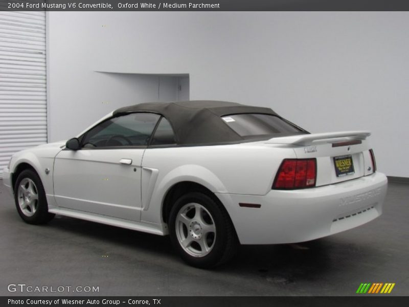 Oxford White / Medium Parchment 2004 Ford Mustang V6 Convertible