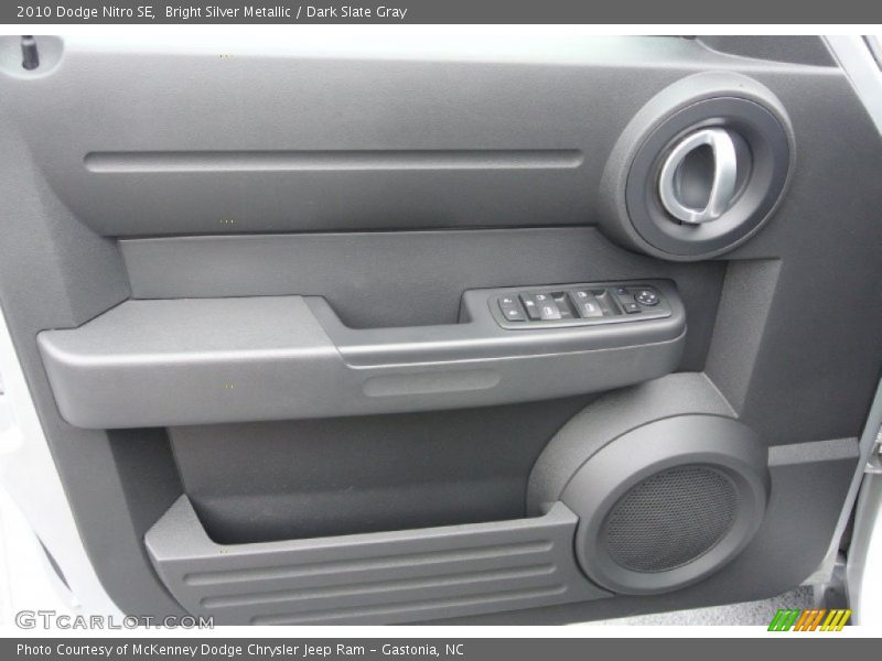 Bright Silver Metallic / Dark Slate Gray 2010 Dodge Nitro SE