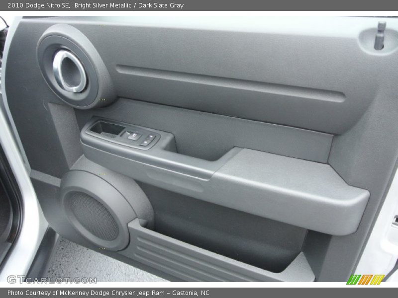Bright Silver Metallic / Dark Slate Gray 2010 Dodge Nitro SE