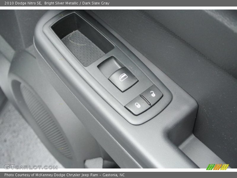 Bright Silver Metallic / Dark Slate Gray 2010 Dodge Nitro SE