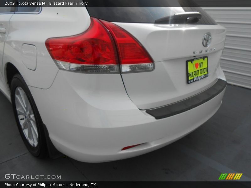 Blizzard Pearl / Ivory 2009 Toyota Venza I4