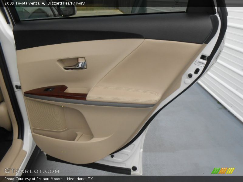 Blizzard Pearl / Ivory 2009 Toyota Venza I4