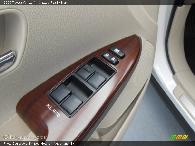 Blizzard Pearl / Ivory 2009 Toyota Venza I4