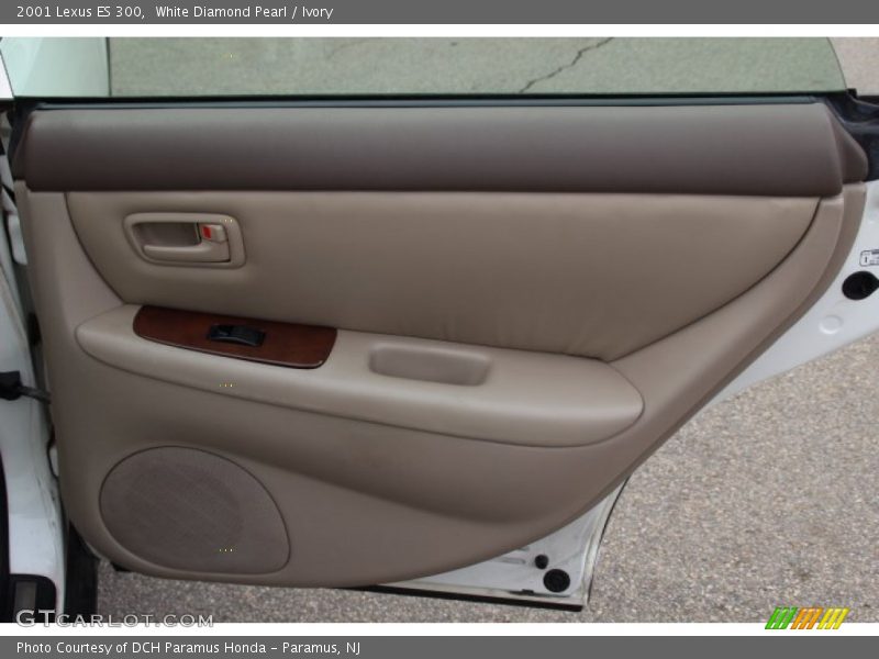 White Diamond Pearl / Ivory 2001 Lexus ES 300