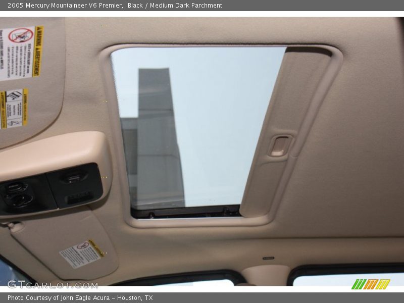 Sunroof of 2005 Mountaineer V6 Premier