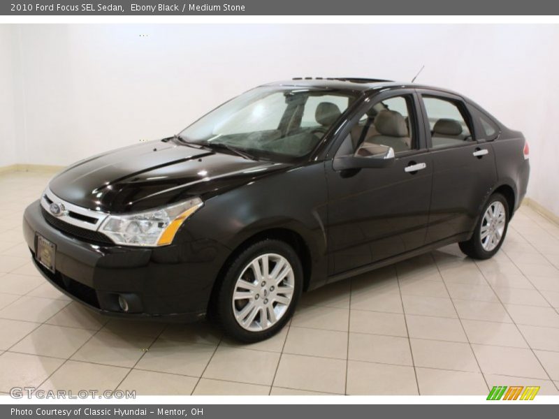 Front 3/4 View of 2010 Focus SEL Sedan