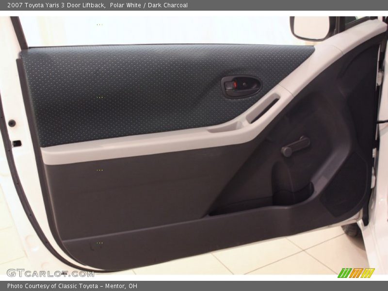 Polar White / Dark Charcoal 2007 Toyota Yaris 3 Door Liftback