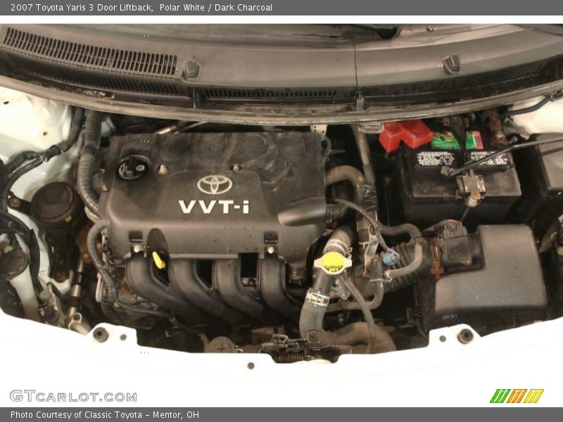 Polar White / Dark Charcoal 2007 Toyota Yaris 3 Door Liftback