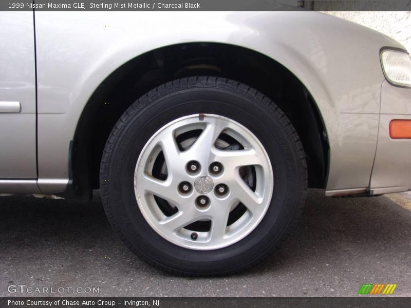 Sterling Mist Metallic / Charcoal Black 1999 Nissan Maxima GLE