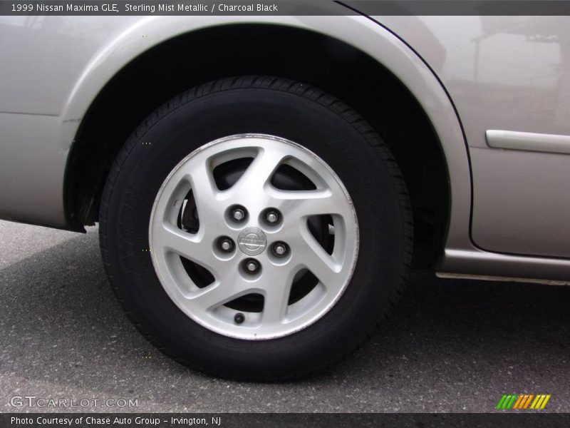 Sterling Mist Metallic / Charcoal Black 1999 Nissan Maxima GLE