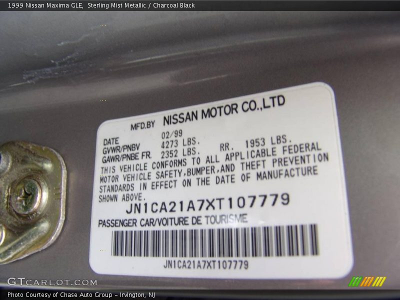 Sterling Mist Metallic / Charcoal Black 1999 Nissan Maxima GLE