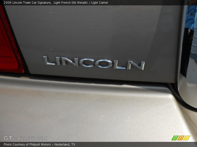 Light French Silk Metallic / Light Camel 2006 Lincoln Town Car Signature