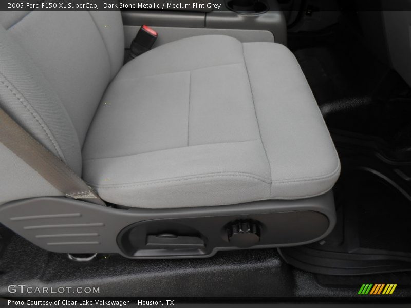 Front Seat of 2005 F150 XL SuperCab