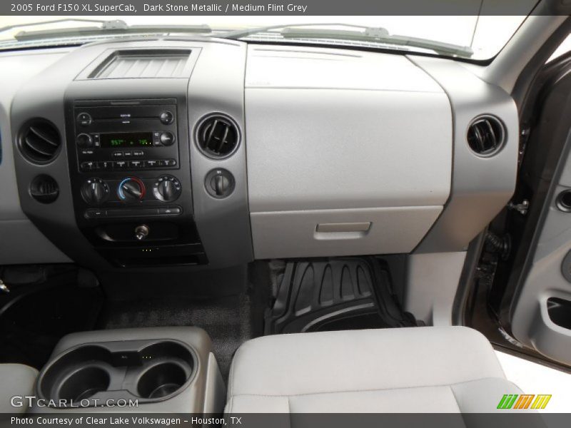 Dashboard of 2005 F150 XL SuperCab