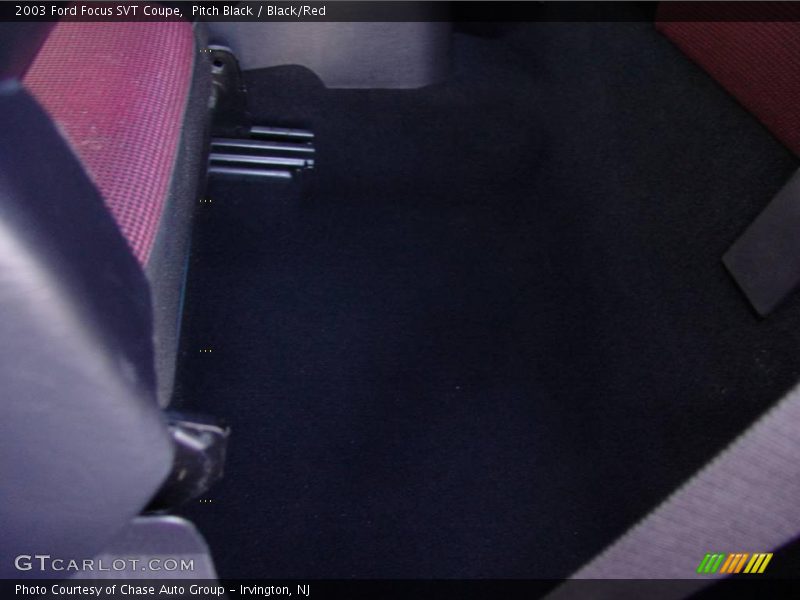 Pitch Black / Black/Red 2003 Ford Focus SVT Coupe