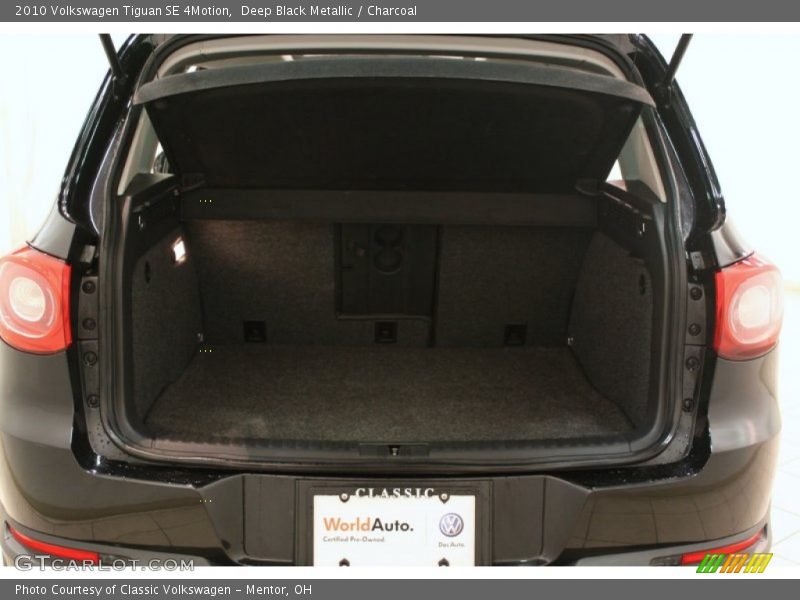 Deep Black Metallic / Charcoal 2010 Volkswagen Tiguan SE 4Motion