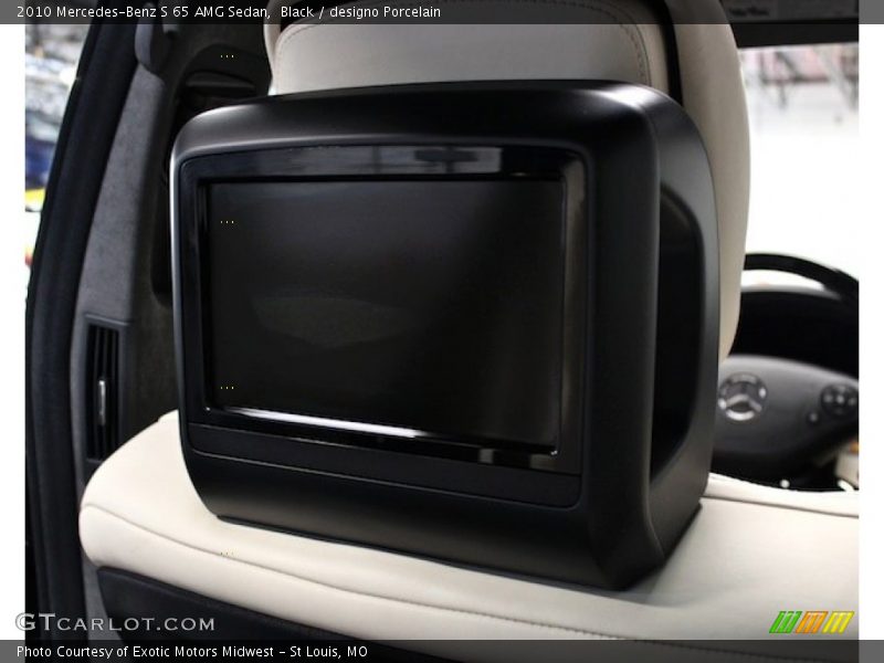 Entertainment System of 2010 S 65 AMG Sedan